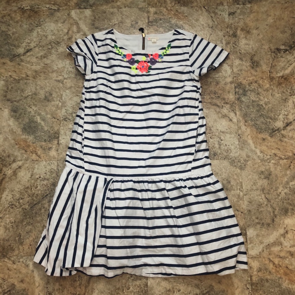 Embroidery dress